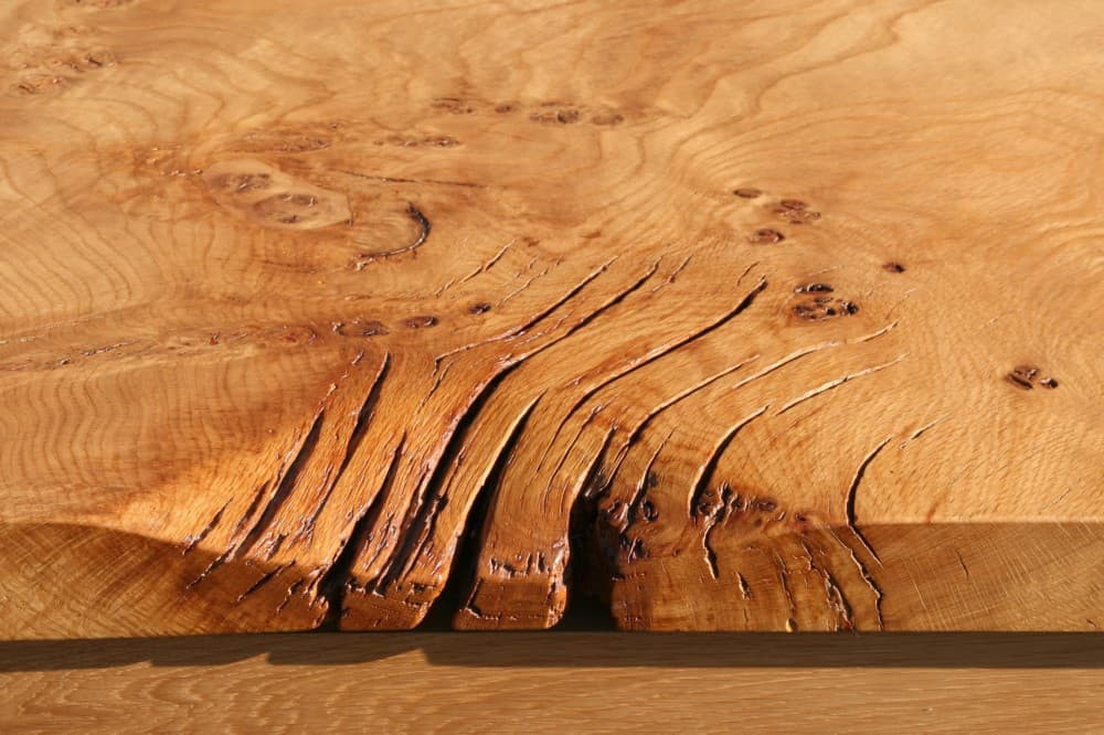 Table edge showing the full beauty of the timber