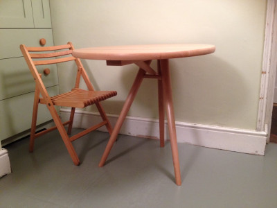 Eccentric table and folding chair