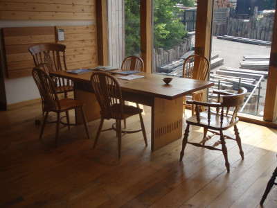 Vastern table and chairs